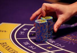 Filipino player checking live sports odds on 747 Casino mobile browser in Cebu